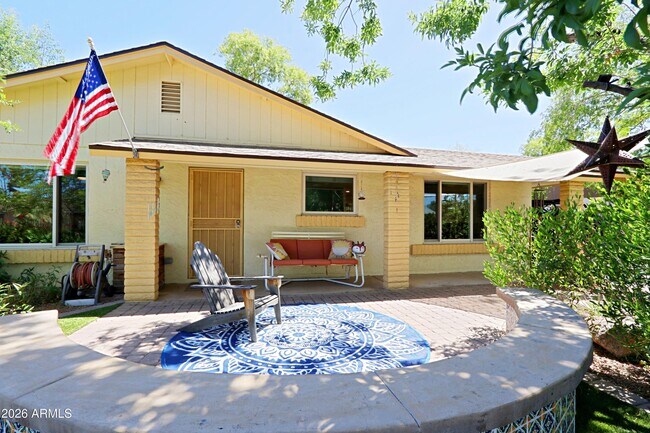 Photo - 703 E Auburn Dr