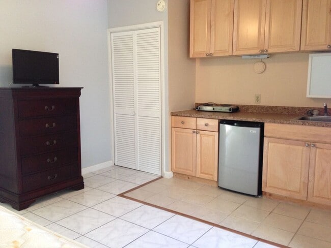 Building Photo - Charming Waikiki Studio Minutes from the Beach – Prime Ala Wai Location Unit 101