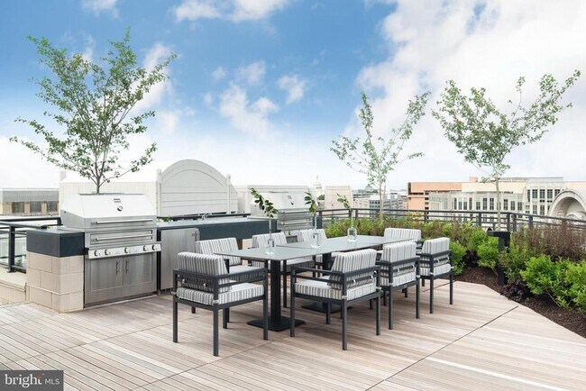 Photo - 1331 Maryland Ave SW Unit PH01/VARIES