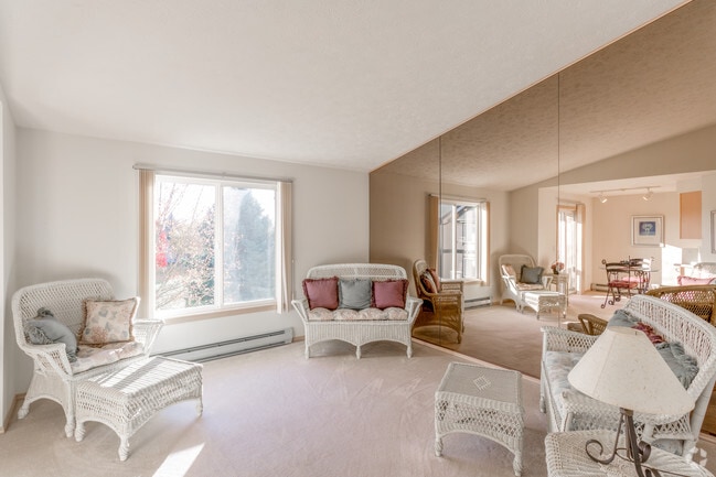 1BR, 1BA - 660 SF