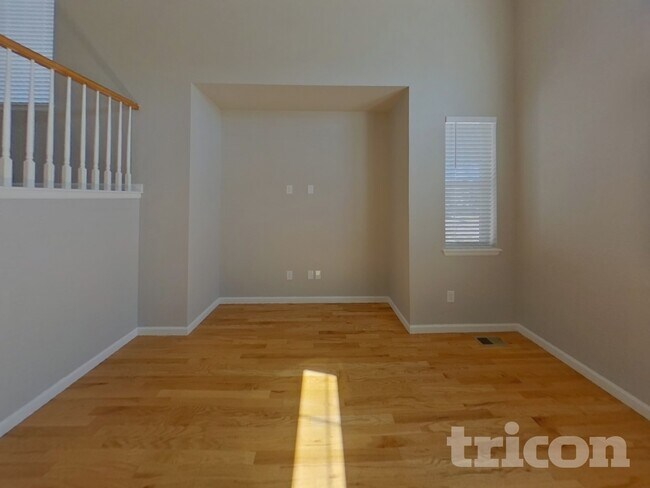 Photo - 1512 Chokeberry St
