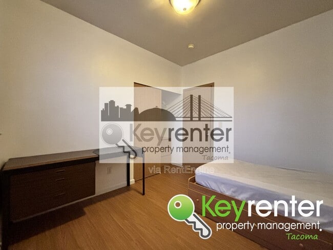 Photo - 7630 S Yakima Ave