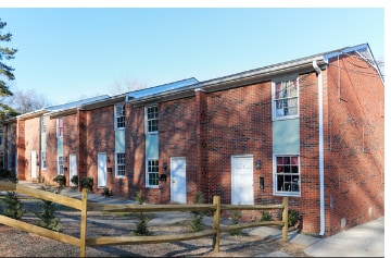 Building Photo - Charming townhouse convenient to downtown Concord!