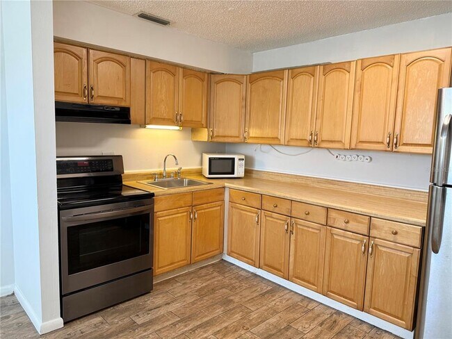 Photo - 9013 Westchester Cir Unit 26