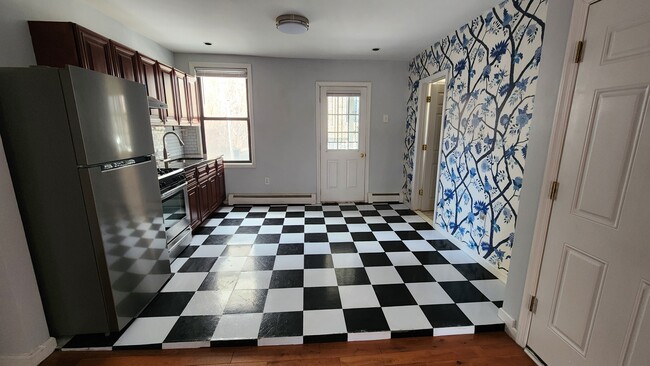 523 Jersey Ave Unit 2