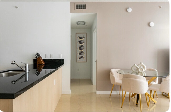 Photo - 1111 SW 1st Ave Unidad N2215 Rental