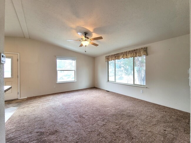 Photo - 114 First Ave E