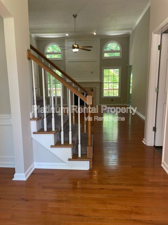 Photo - 120 Colonnade Ave SW