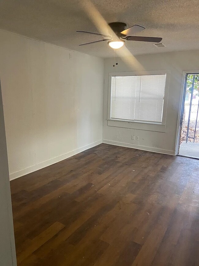 Photo - 1610 Hearn St