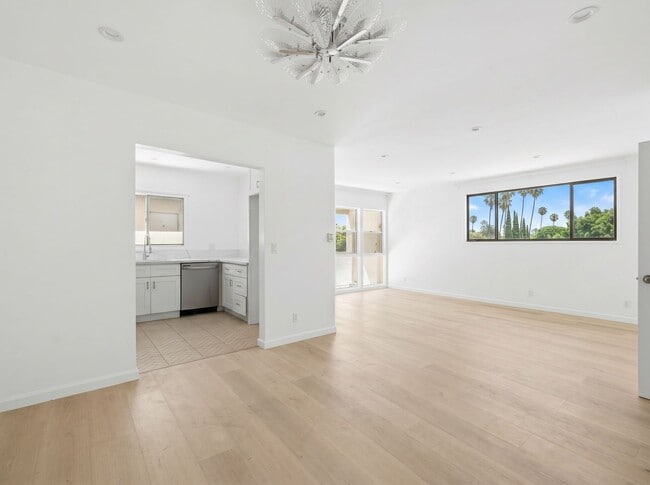 Photo - 337 Rexford Dr Unidad 3