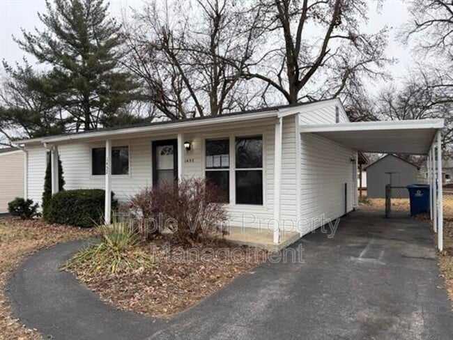 Photo - 1452 Redman Blvd