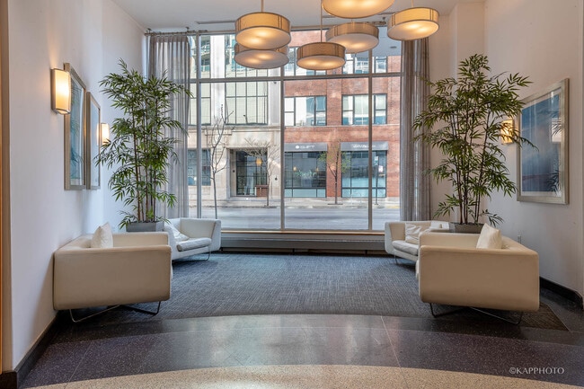 Photo - 757 N Orleans St Unidad 804