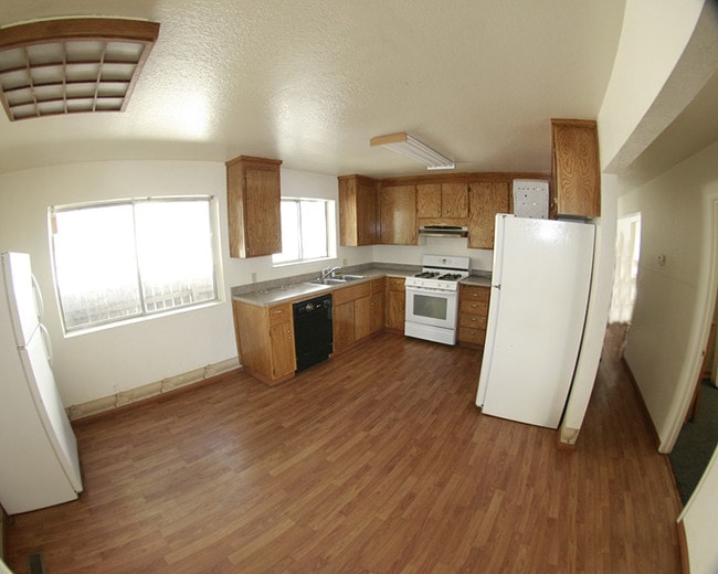 Shared Kitchen - 164 S 10th St