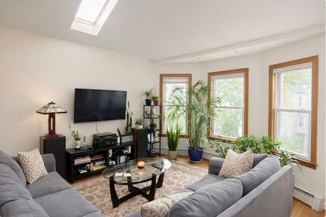 Building Photo - 30 Newbern St Unit 3