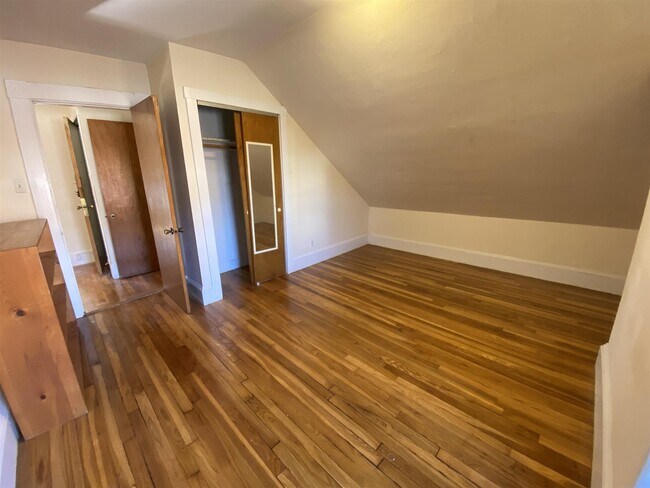 Building Photo - 379 Harvard St