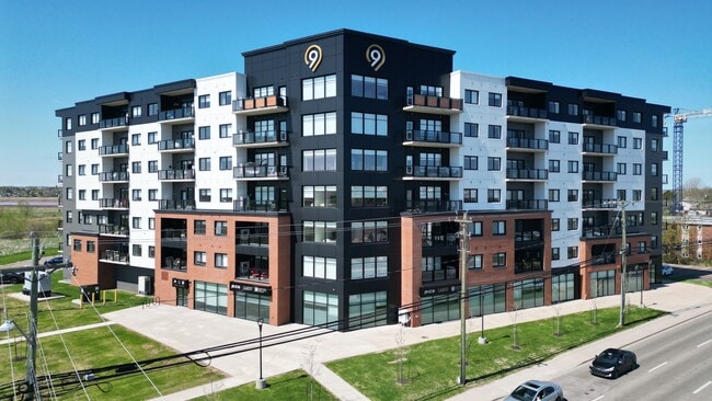 Building Photo - Promenade 9