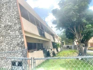 Building Photo - 400 NE 18th Ave Unit 206