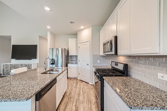 Photo - 434 Windy Reed Rd