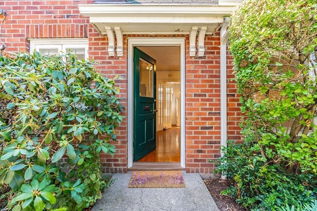 Photo - Broadway Court