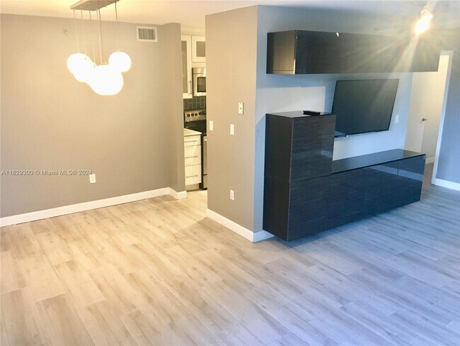 Photo - 7601 Dickens Ave Unit 202