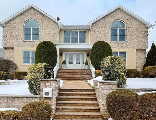 Building Photo - 23 Sunnyside Ter Unit 2