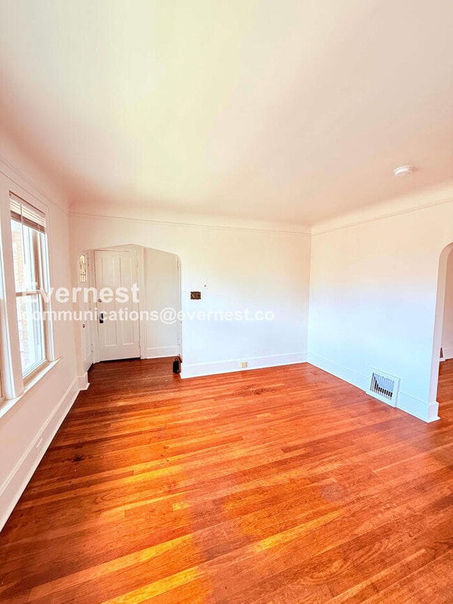 Photo - 3209 W Grand St