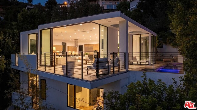 Building Photo - 1516 Forest Knoll Dr