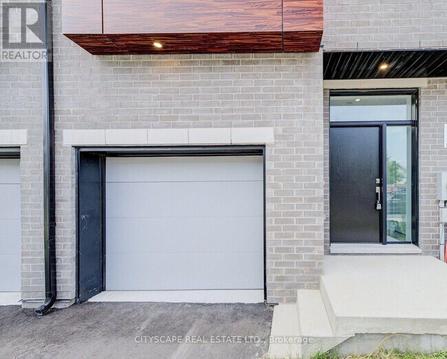 Photo - 416 Dundas St S