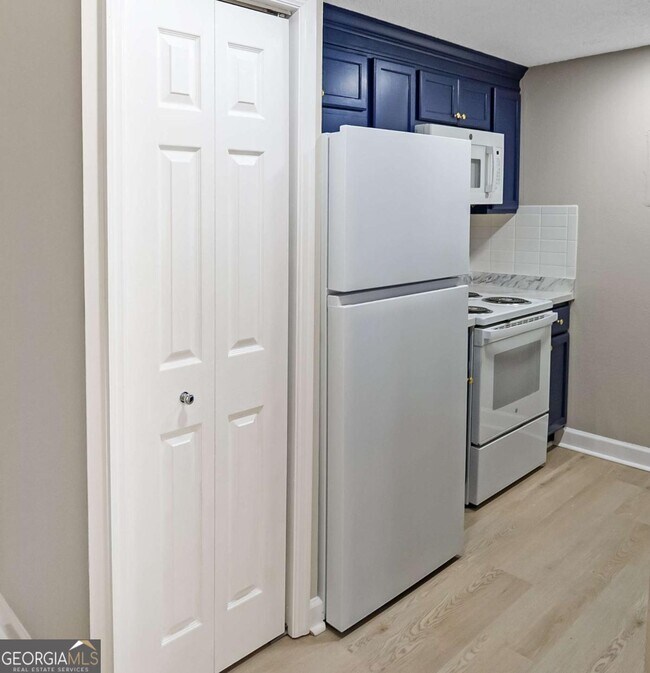 Photo - 375 Ralph McGill Blvd NE Unidad 108