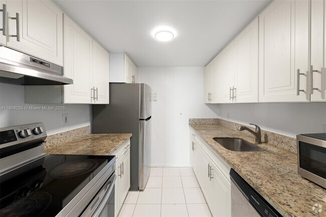 Building Photo - 2350 NE 135th St Unit 812 Rental