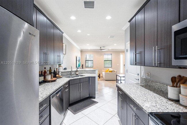 3944 Poinciana Ln