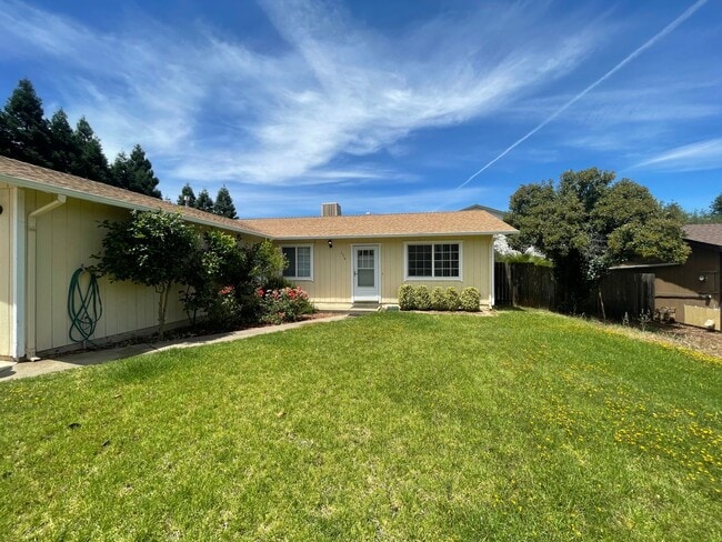 East Redding home with huge yard - East Redding home with huge yard
