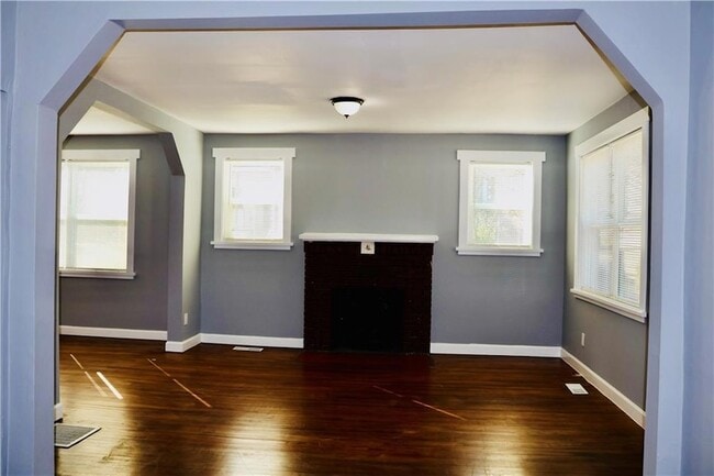 Photo - 1526 Childress Dr SW