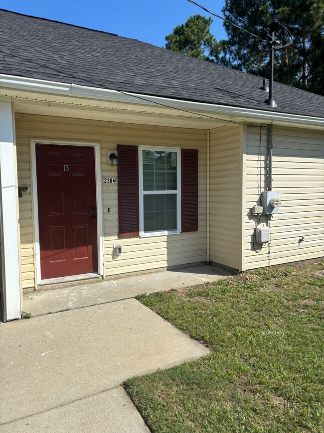 Building Photo - 2304 N Barton Dr Unit B