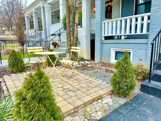 Photo - 4 Bed 3.5 Bath  - Pets Welcome!!! - Parkin...