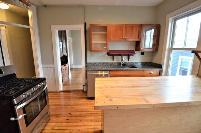 Building Photo - 82 Montebello Rd Unit 3
