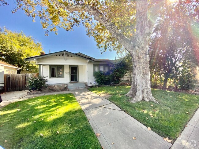 Building Photo - Adorable Home in Mid-town Sacramento!