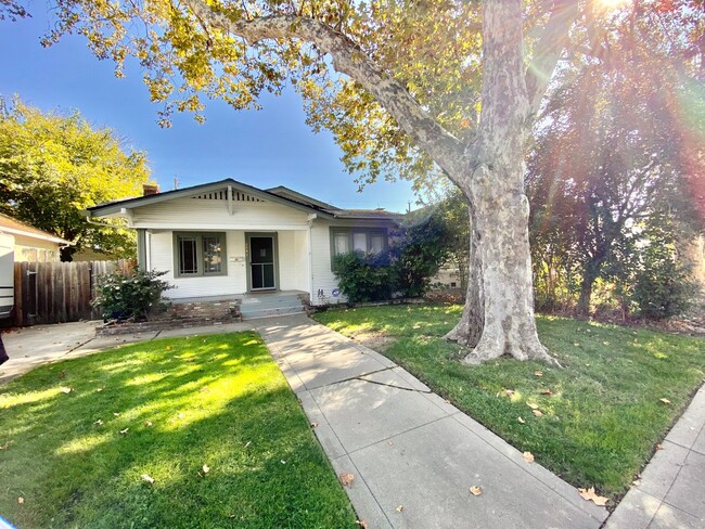 Adorable Home in Mid-town Sacramento! - Adorable Home in Mid-town Sacramento!
