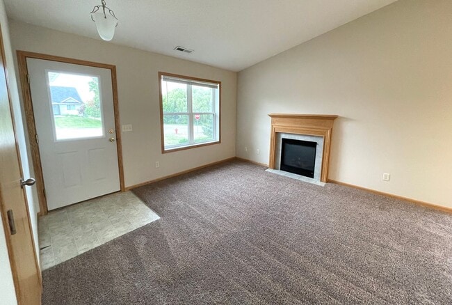 Building Photo - 2 Bedroom, 1.5 Bath Town Home