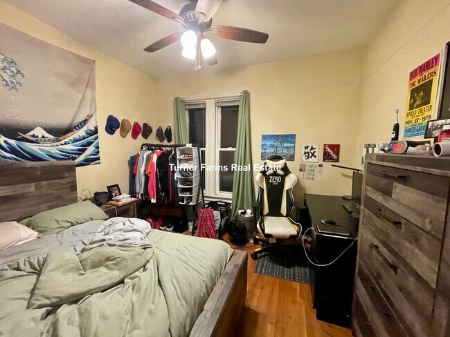 Photo - 731 Parker St