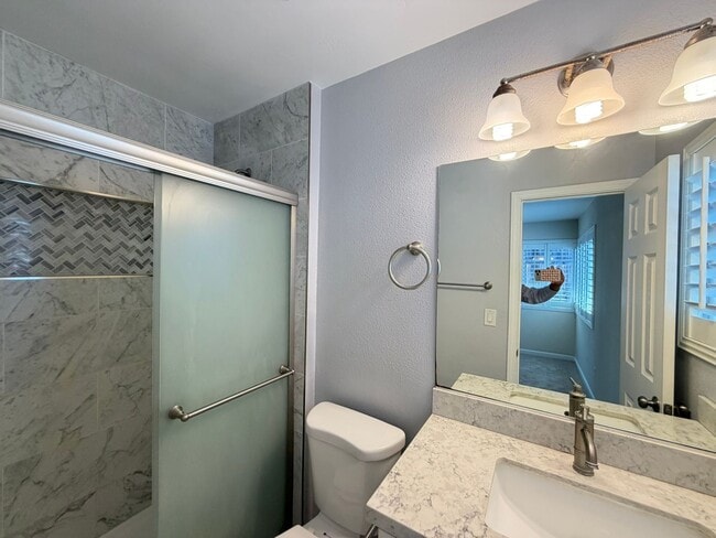 Photo - 551 Glencrest Dr