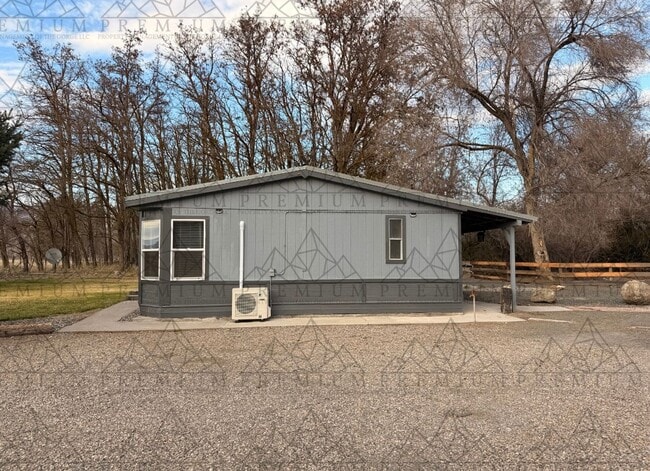 Building Photo - 3 Bedroom 2 Bathroom