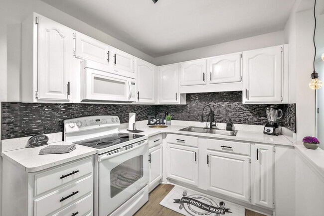 Photo - 810 NE 44th Ave