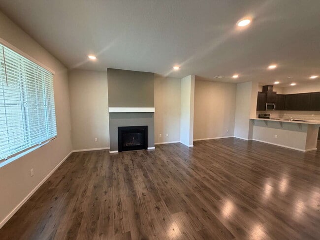 Photo - 3 Bedroom / 2.5 Bathroom Townhome - Near Bethany & PCC