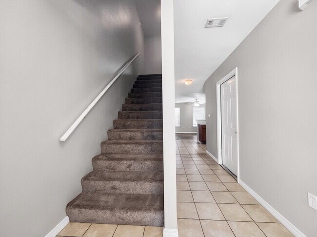 Photo - "Spacious 3-Bedroom Townhouse Oasis with 3.5 Baths in Fort Walton Beach – Your Perfect Retreat Aw... Unidad B