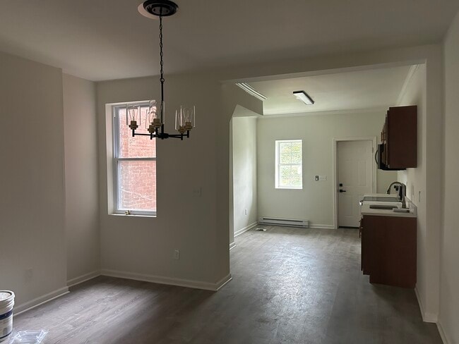 Photo - 2810 Winchester St