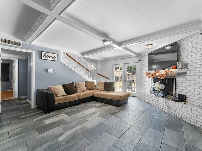 Photo - 2405 Summit Dr