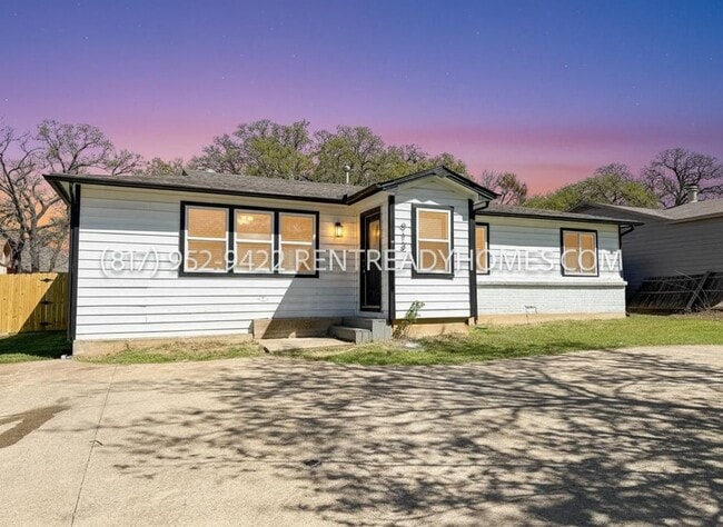 Building Photo - 913 Harrison Dr