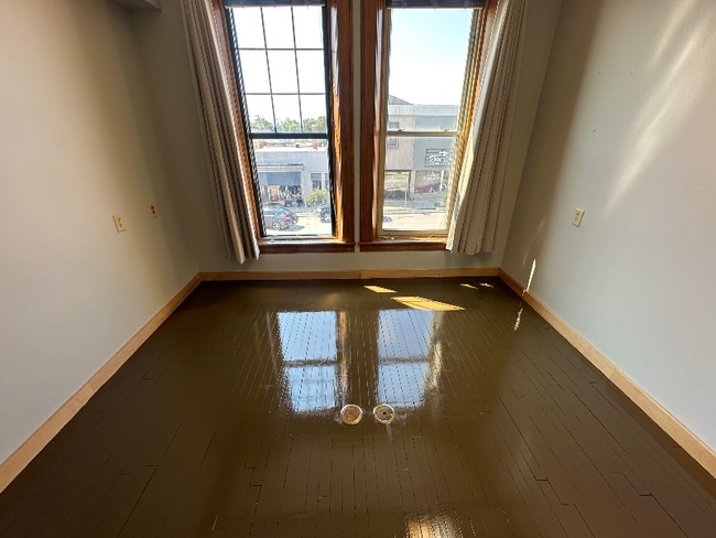 Photo - 118 N Main St