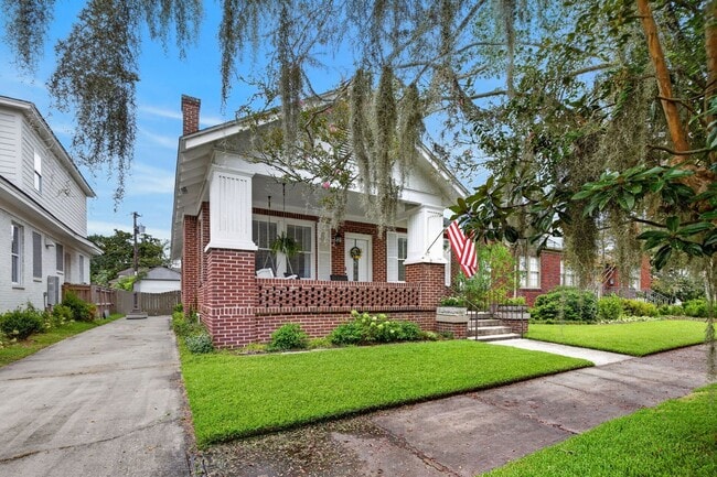 Photo - 305 E 54th St